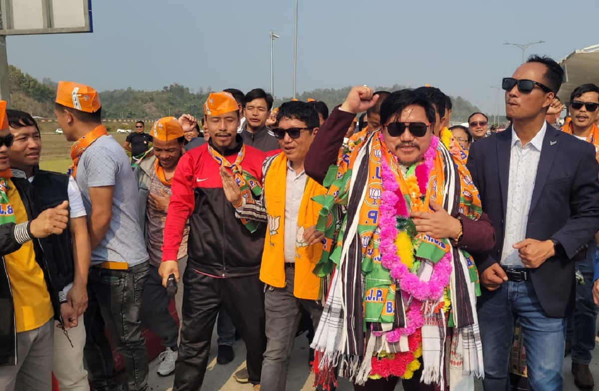 Bolstered by thousands, Pani Taram takes on incumbent MLA in Koloriang