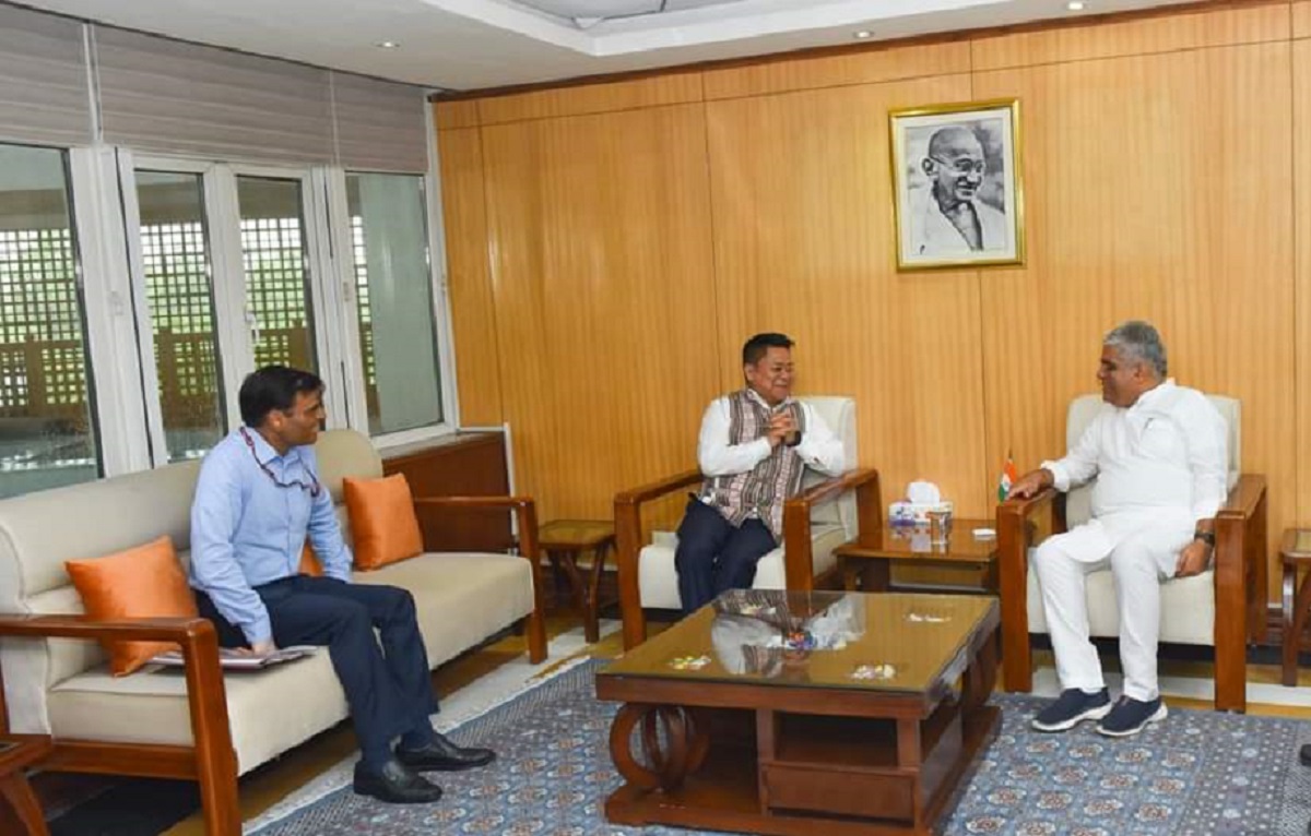 The Sikkim Minister informs the Union Environment Minister about the flash flood impact and extends an invitation for a visit