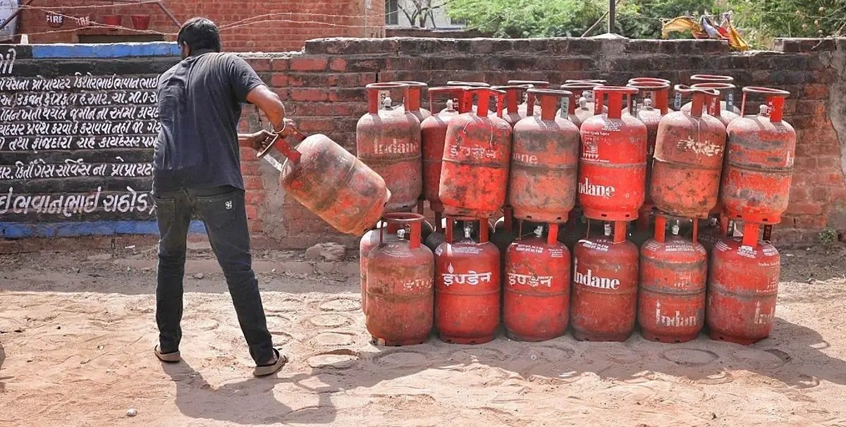 LPG gas cylinder price hike, more pressure on middle class