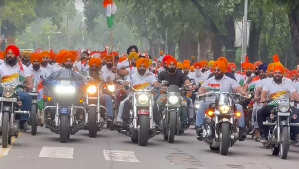 Tawang officials and public participate in Tiranga Yatra