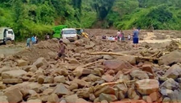 Mudslide sweeps away vehicles and stalls on NH 29