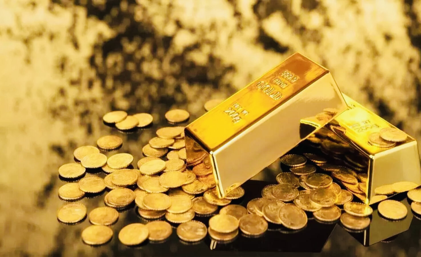 Gold prices rose record highs amid rupee depreciation