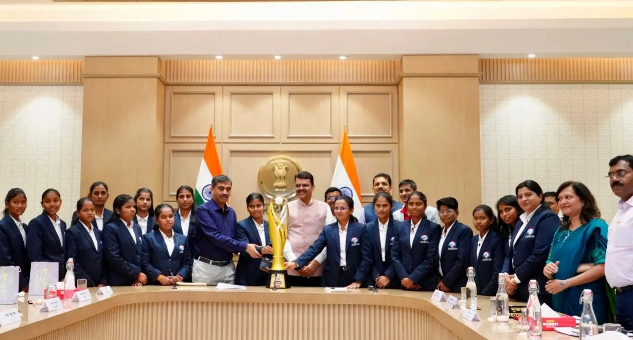 CM Fadnavis of Maharashtra congratulates the blind women’s cricket team that won the World Cup