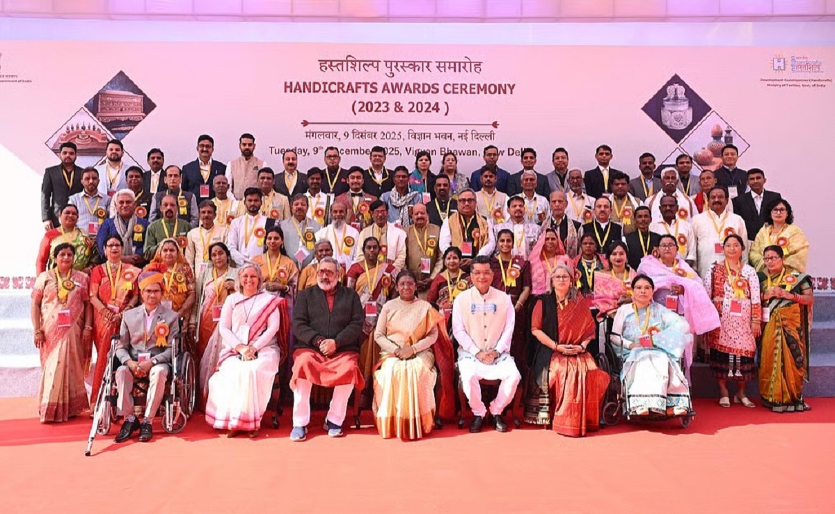 President Murmu confers National Handicrafts Awards on master artisans